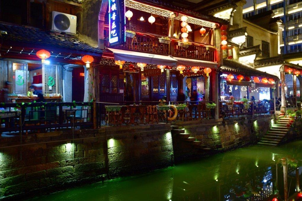 现场点单 突击检查!聚焦网络订餐 济南展开“食安护佳节”净网行动